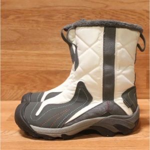 Keen ladies 8.5 weather resistant boots